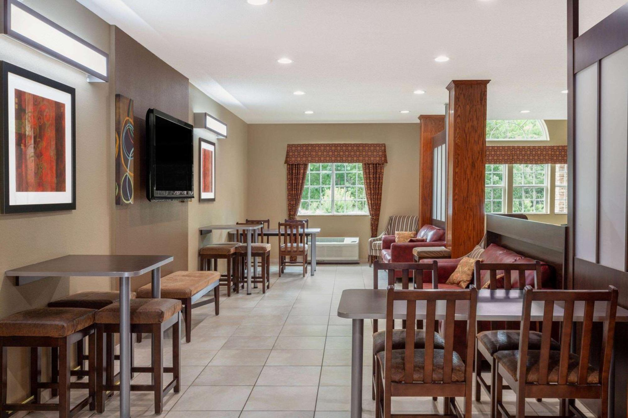 Microtel Inn & Suites By Wyndham Columbia Exterior photo